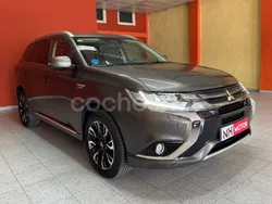 Gris / plata Usado 2017 Mitsubishi Outlander P-HEV SUV | 21.500 € (Precio justo)