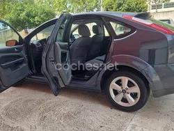 Gris / plata Usado 2007 Ford Focus Trend Berlina | 4000 € (Precio justo)