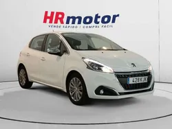 Blanco Usado 2018 Peugeot 208 Allure Utilitario | 9910 € (Precio justo)