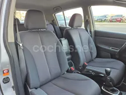 Gris / plata Usado 2009 Nissan Tiida Tekna Berlina | 3995 €