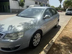 Azul Usado 2006 VW Passat Highline Berlina | 2200 € (Buen precio)