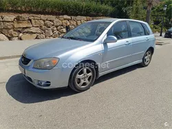 Gris / plata Usado 2006 Kia Cerato EX Berlina | 2300 €