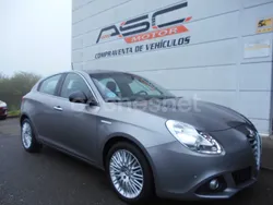 Gris / plata Usado 2016 Alfa Romeo Giulietta Distinctive Utilitario | 8999 € (Precio justo)