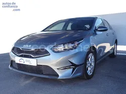 Gris / plata Usado 2024 Kia Ceed Berlina | 19.900 € (Precio justo)