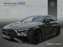 Mountaingrau met. Usado 2023 Mercedes A200 AMG line Berlina | 36.250 € (Precio justo)