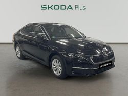 Negro Nuevo 2025 Skoda Octavia Selection Berlina | 29.990 € (Buen precio)