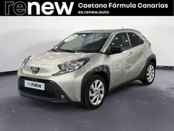 Gris / plata Usado 2023 Toyota Aygo Play Utilitario | 12.614 € (Buen precio)