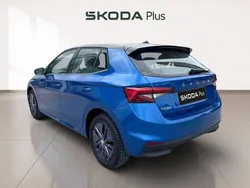 Azul Usado 2023 Skoda Fabia Ambition | 15.900 € (Precio justo)