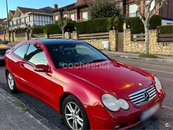 Rojo Usado 2011 Mercedes C180 Coupe | 4500 €