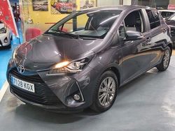 Gris Usado 2018 Toyota Yaris Active Utilitario | 12.990 € (Un poco caro)