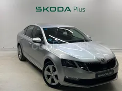 Gris / plata Usado 2017 Skoda Octavia Ambition Berlina | 12.500 € (Precio justo)
