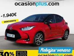 Rojo Usado 2022 Toyota Yaris Hybrid Plus Utilitario | 19.410 € (Precio justo)