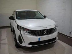 Blanc nacre Usado 2022 Peugeot 3008 Allure SUV | 27.500 €