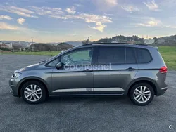 Gris / plata Usado 2018 VW Touran Advance Monovolumen | 19.500 € (Precio justo)