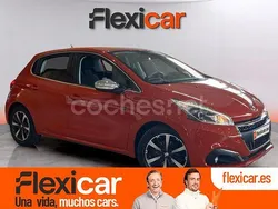 Naranja Usado 2018 Peugeot 208 Allure Utilitario | 11.990 € (Un poco caro)