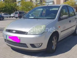 Gris / plata Usado 2004 Ford Fiesta Utilitario | 1600 € (Precio justo)