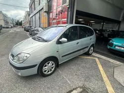 Plateado Usado 2001 Renault Scénic Monovolumen | 2600 €