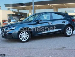 Gris / plata Usado 2024 Seat Leon Style Berlina | 19.300 € (Buen precio)