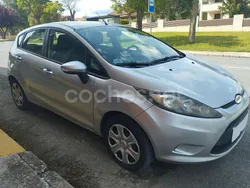 Gris / plata Usado 2010 Ford Fiesta Trend Utilitario | 4800 € (Precio justo)