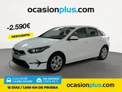 Blanco Usado 2023 Kia Ceed Berlina | 17.450 € (Precio justo)