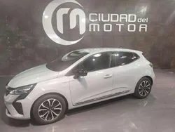 Gris Usado 2024 Renault Clio V Techno Utilitario | 19.900 € (Caro)