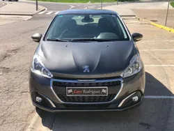 Gris Usado 2019 Peugeot 208 GT-line Utilitario | 8999 € (Buen precio)