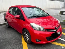 Rojo Usado 2012 Toyota Yaris Active Berlina | 7300 € (Precio justo)
