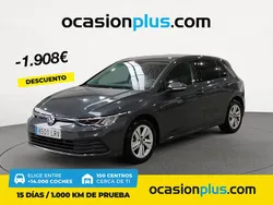 Gris / plata Usado 2021 VW Golf VIII Life Berlina | 20.490 € (Precio justo)