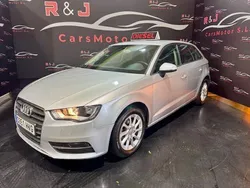 Gris Usado 2014 Audi A3 Attraction Utilitario | 12.490 € (Precio justo)