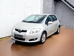 Gris / plata Usado 2010 Toyota Auris Active Berlina | 6499 € (Precio justo)