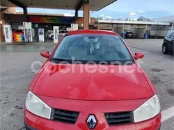 Rojo Usado 2005 Renault Mégane II Authentique Berlina | 1900 € (Precio justo)