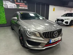 Gris / plata Usado 2015 Mercedes CLA180 Shooting Brake AMG line Familiar | 15.499 € (Buen precio)
