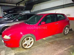 Rojo Usado 2003 Alfa Romeo 147 Distinctive Utilitario | 3700 € (Un poco caro)