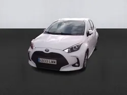 Blanco Usado 2021 Toyota Yaris Hybrid Active Utilitario | 17.400 € (Precio justo)