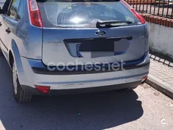 Gris / plata Usado 2005 Ford Focus Trend Berlina | 4800 € (Precio justo)