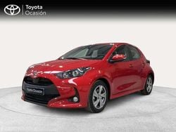 Rojo Usado 2024 Toyota Yaris Hybrid Active Utilitario | 20.900 € (Precio justo)