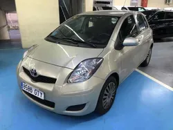 Gris Usado 2010 Toyota Yaris Utilitario | 7900 € (Buen precio)