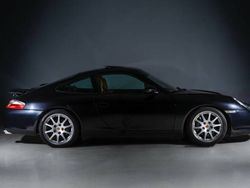 Negro Usado 2001 Porsche 911 Carrera 4 Coupe | 36.900 €
