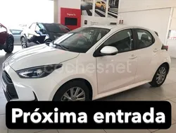 Blanco Usado 2024 Toyota Yaris Hybrid Active Berlina | 19.900 € (Buen precio)