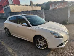 Blanco Usado 2010 Alfa Romeo Giulietta Distinctive Utilitario | 5800 € (Precio justo)