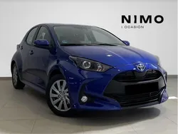 Azul Usado 2024 Toyota Yaris Hybrid Active Berlina | 21.300 € (Precio justo)