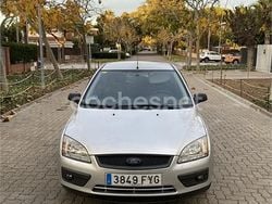 Gris / plata Usado 2007 Ford Focus Trend Berlina | 2499 € (Super precio)