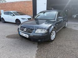 Gris / plata Usado 2003 VW Passat Advance Berlina | 1999 € (Precio justo)