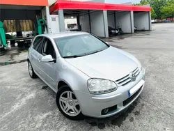 Gris / plata Usado 2008 VW Golf VI Highline Berlina | 3999 €