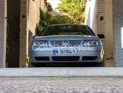 Gris / plata Usado 1999 VW Bora Highline Berlina | 2000 €