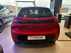 Rojo Nuevo 2025 Peugeot e-208 Allure Utilitario | 25.074 € (Precio justo)