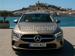 Gris / plata Usado 2020 Mercedes A180 Berlina | 23.500 € (Precio justo)