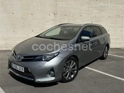 Gris / plata Usado 2015 Toyota Auris Hybrid Advance Familiar | 7990 € (Buen precio)
