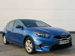 Azul Usado 2024 Kia Ceed | 21.000 € (Un poco caro)