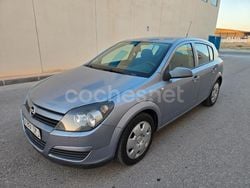 Gris / plata Usado 2004 Opel Astra Edition Berlina | 3000 € (Precio justo)